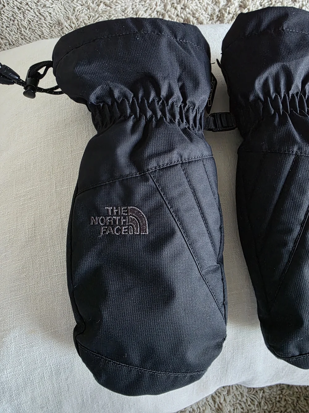 The North Face Kids Black Insulated Mittens